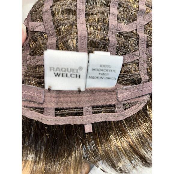 Wig by RAQUEL WELCH Short Layered Mono Top + Lace 25652 - Picture 2 of 12